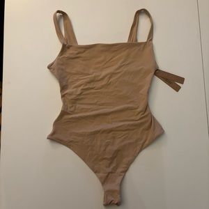 SKIMS NWT Fits Everyone Square Neck Body Suit